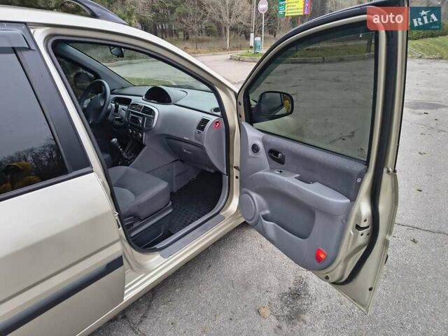 Бежевий Хендай Матрікс, об'ємом двигуна 1.49 л та пробігом 185 тис. км за 4700 $, фото 7 на Automoto.ua