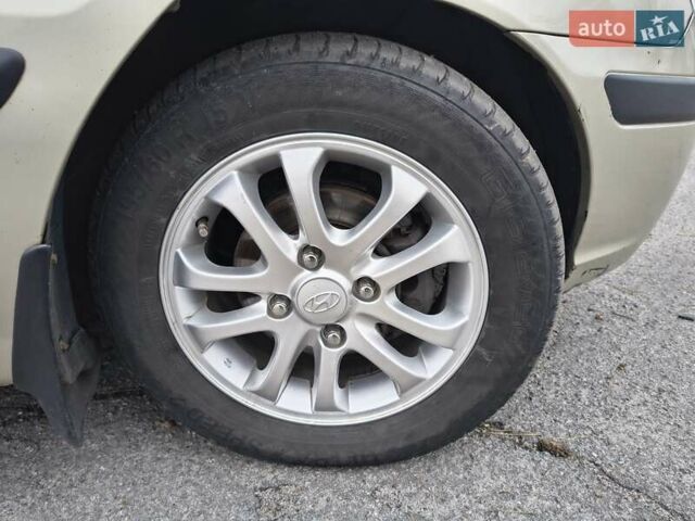 Бежевий Хендай Матрікс, об'ємом двигуна 1.49 л та пробігом 185 тис. км за 4700 $, фото 4 на Automoto.ua