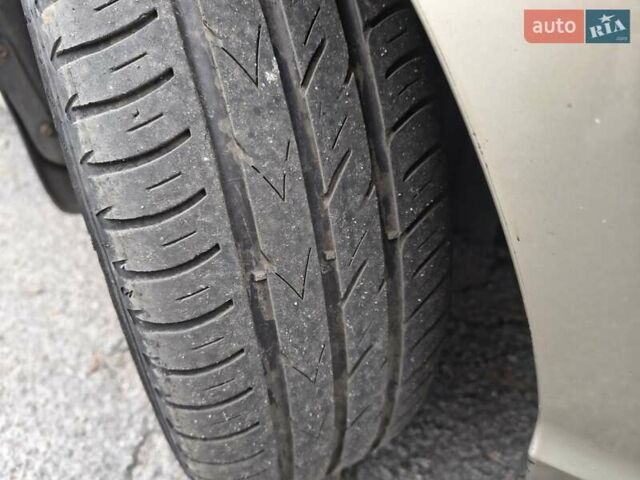 Бежевий Хендай Матрікс, об'ємом двигуна 1.49 л та пробігом 185 тис. км за 4700 $, фото 6 на Automoto.ua