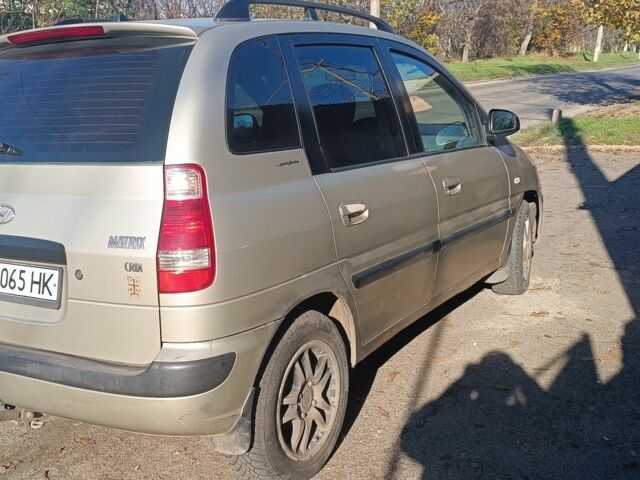 Бежевый Хендай Матрикс, объемом двигателя 1.5 л и пробегом 270 тыс. км за 2900 $, фото 2 на Automoto.ua