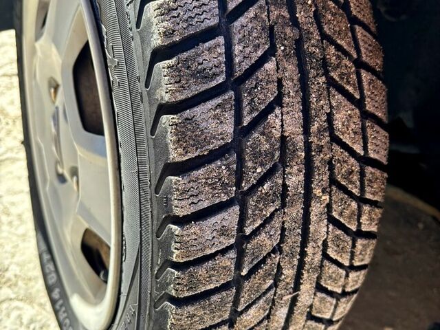 Черный Хендай Матрикс, объемом двигателя 1.8 л и пробегом 211 тыс. км за 3300 $, фото 3 на Automoto.ua