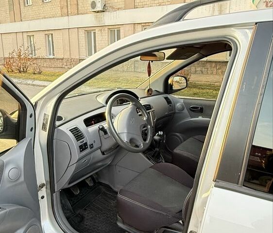 Черный Хендай Матрикс, объемом двигателя 1.6 л и пробегом 240 тыс. км за 3600 $, фото 5 на Automoto.ua