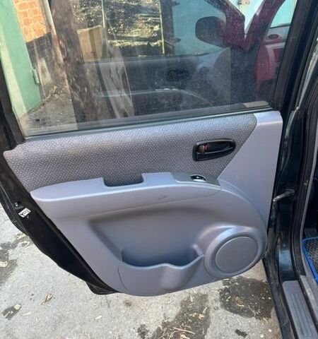 Черный Хендай Матрикс, объемом двигателя 1.8 л и пробегом 211 тыс. км за 3400 $, фото 16 на Automoto.ua