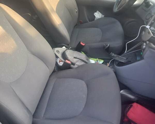 Черный Хендай Матрикс, объемом двигателя 1.6 л и пробегом 250 тыс. км за 3700 $, фото 5 на Automoto.ua