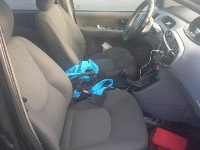 Черный Хендай Матрикс, объемом двигателя 1.6 л и пробегом 250 тыс. км за 3700 $, фото 1 на Automoto.ua