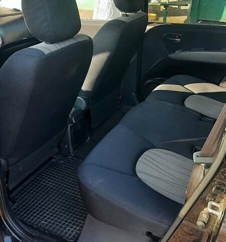 Черный Хендай Матрикс, объемом двигателя 1.6 л и пробегом 272 тыс. км за 4800 $, фото 17 на Automoto.ua