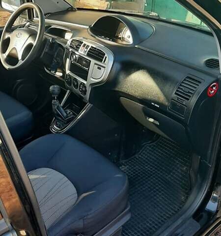 Черный Хендай Матрикс, объемом двигателя 1.6 л и пробегом 272 тыс. км за 4800 $, фото 10 на Automoto.ua