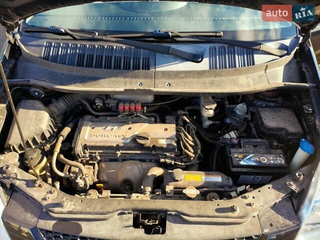 Черный Хендай Матрикс, объемом двигателя 1.6 л и пробегом 129 тыс. км за 5500 $, фото 2 на Automoto.ua