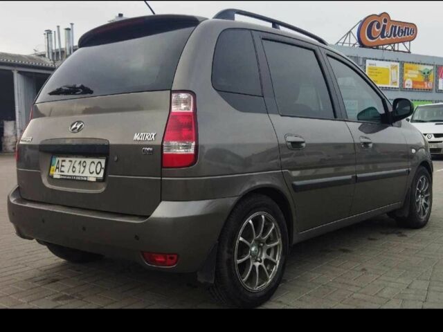 Коричневый Хендай Матрикс, объемом двигателя 0 л и пробегом 178 тыс. км за 5800 $, фото 1 на Automoto.ua