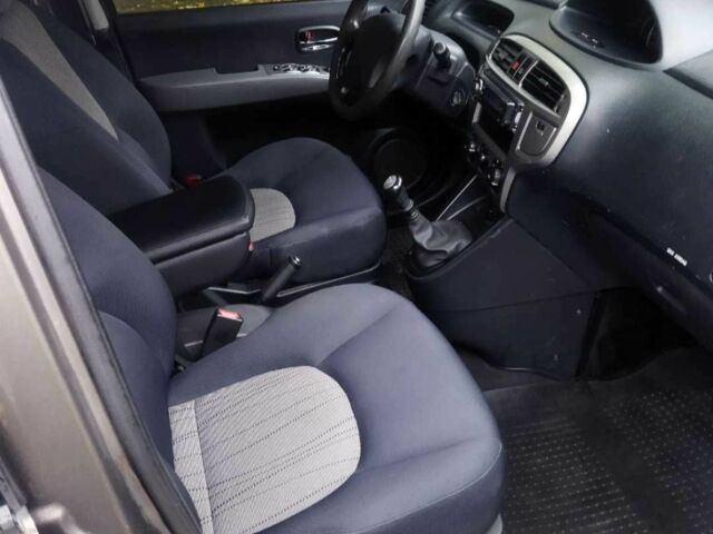 Коричневый Хендай Матрикс, объемом двигателя 0 л и пробегом 178 тыс. км за 5800 $, фото 2 на Automoto.ua