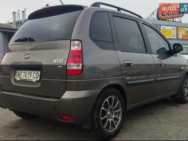 Коричневый Хендай Матрикс, объемом двигателя 1.5 л и пробегом 178 тыс. км за 5800 $, фото 1 на Automoto.ua