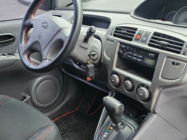 Красный Хендай Матрикс, объемом двигателя 1.8 л и пробегом 200 тыс. км за 2499 $, фото 20 на Automoto.ua