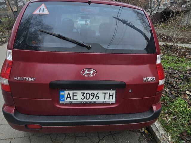 Красный Хендай Матрикс, объемом двигателя 1.6 л и пробегом 336 тыс. км за 3500 $, фото 7 на Automoto.ua