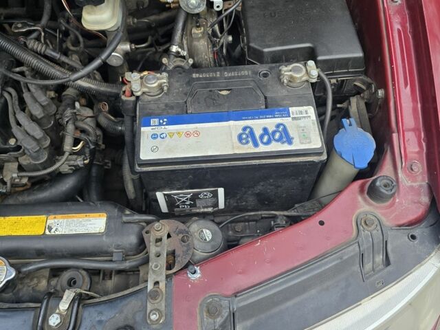 Красный Хендай Матрикс, объемом двигателя 1.6 л и пробегом 336 тыс. км за 3500 $, фото 5 на Automoto.ua