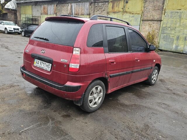 Красный Хендай Матрикс, объемом двигателя 1.8 л и пробегом 200 тыс. км за 2499 $, фото 4 на Automoto.ua