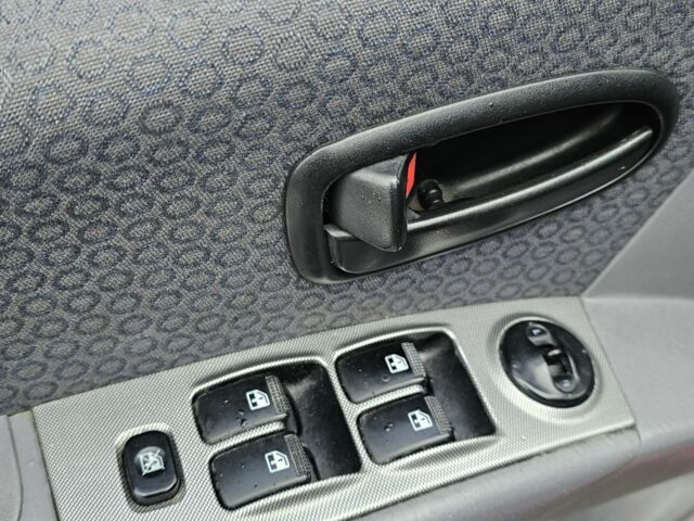 Красный Хендай Матрикс, объемом двигателя 1.8 л и пробегом 200 тыс. км за 2499 $, фото 17 на Automoto.ua