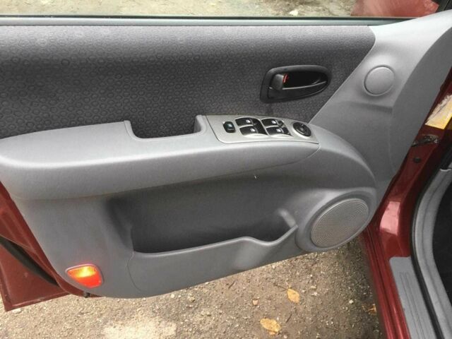 Красный Хендай Матрикс, объемом двигателя 1.8 л и пробегом 174 тыс. км за 4900 $, фото 8 на Automoto.ua