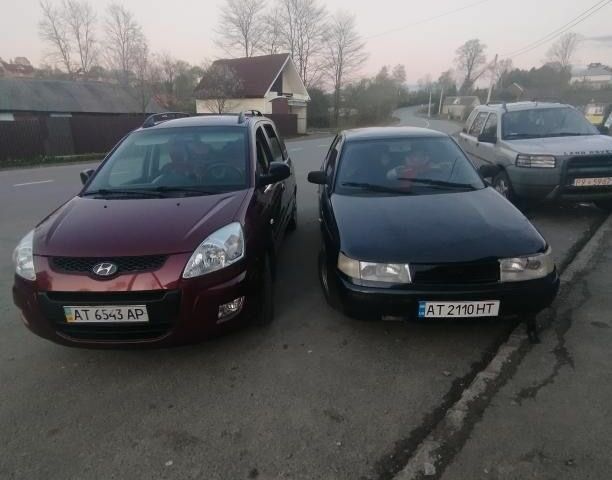 Красный Хендай Матрикс, объемом двигателя 1.6 л и пробегом 200 тыс. км за 4000 $, фото 1 на Automoto.ua