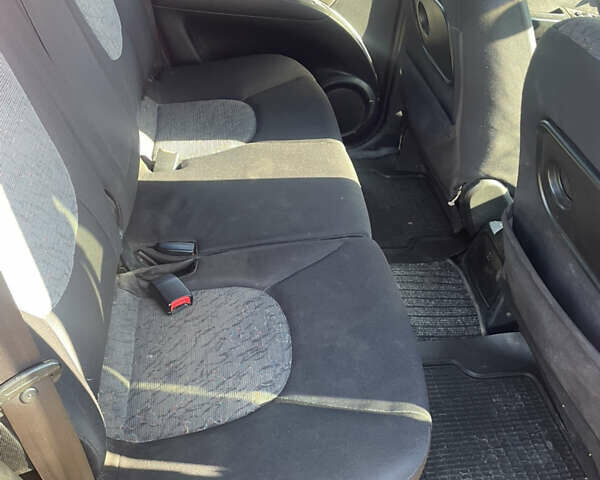 Червоний Хендай Матрікс, об'ємом двигуна 1.8 л та пробігом 250 тис. км за 2999 $, фото 8 на Automoto.ua