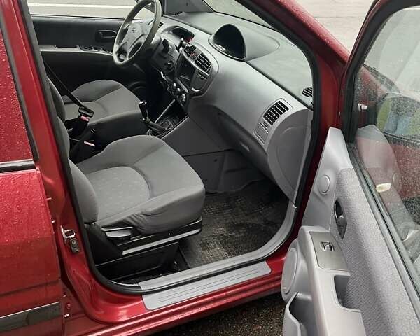 Красный Хендай Матрикс, объемом двигателя 1.6 л и пробегом 500 тыс. км за 4600 $, фото 13 на Automoto.ua