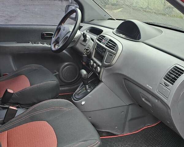 Червоний Хендай Матрікс, об'ємом двигуна 1.8 л та пробігом 200 тис. км за 2000 $, фото 21 на Automoto.ua