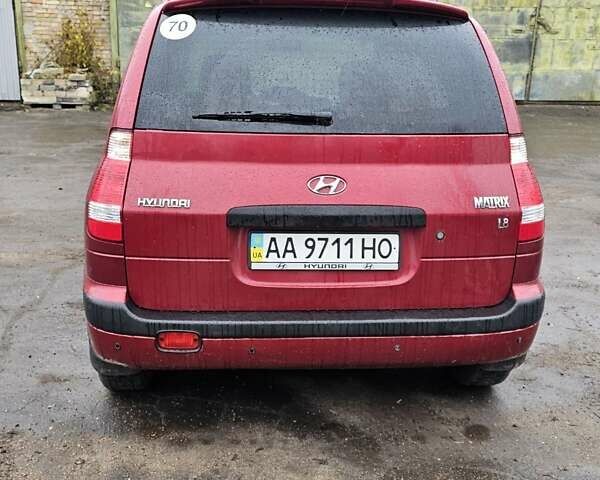 Червоний Хендай Матрікс, об'ємом двигуна 1.8 л та пробігом 200 тис. км за 2300 $, фото 4 на Automoto.ua