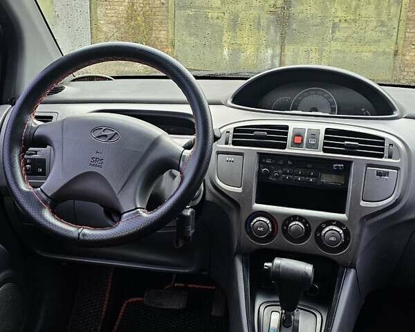 Червоний Хендай Матрікс, об'ємом двигуна 1.8 л та пробігом 200 тис. км за 2300 $, фото 13 на Automoto.ua