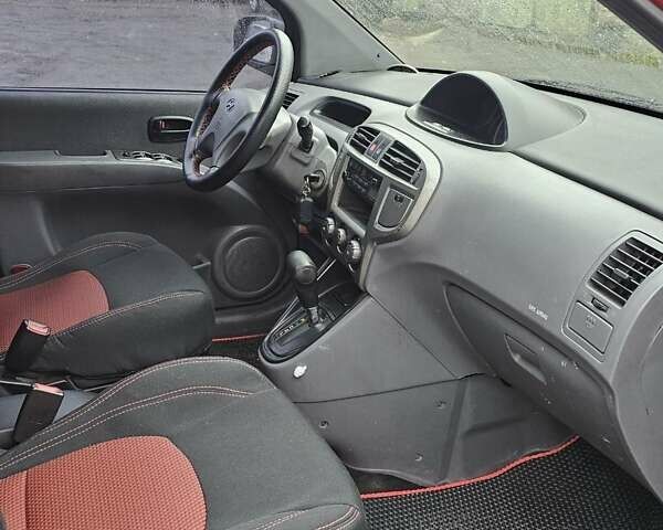 Красный Хендай Матрикс, объемом двигателя 1.8 л и пробегом 200 тыс. км за 2300 $, фото 12 на Automoto.ua