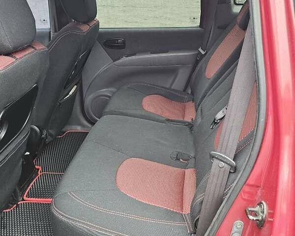 Красный Хендай Матрикс, объемом двигателя 1.8 л и пробегом 200 тыс. км за 2300 $, фото 11 на Automoto.ua