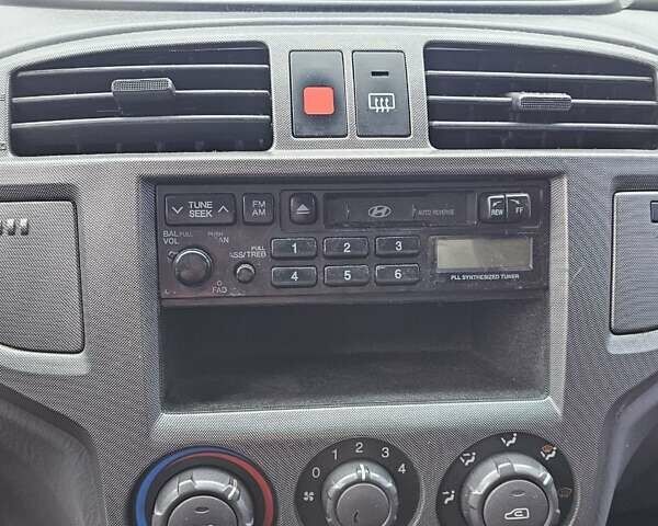 Красный Хендай Матрикс, объемом двигателя 1.8 л и пробегом 200 тыс. км за 2300 $, фото 17 на Automoto.ua