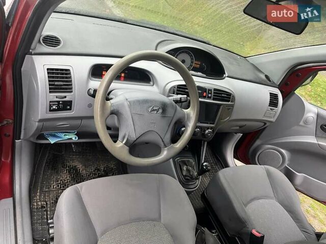 Красный Хендай Матрикс, объемом двигателя 1.6 л и пробегом 500 тыс. км за 4600 $, фото 16 на Automoto.ua