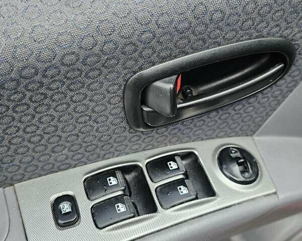 Красный Хендай Матрикс, объемом двигателя 1.8 л и пробегом 200 тыс. км за 2300 $, фото 14 на Automoto.ua