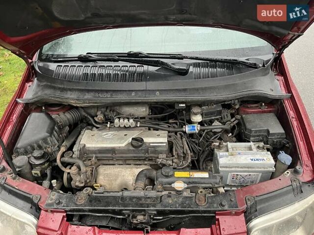 Красный Хендай Матрикс, объемом двигателя 1.6 л и пробегом 500 тыс. км за 4600 $, фото 10 на Automoto.ua