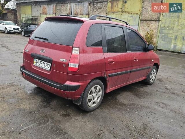 Червоний Хендай Матрікс, об'ємом двигуна 1.8 л та пробігом 200 тис. км за 2300 $, фото 3 на Automoto.ua