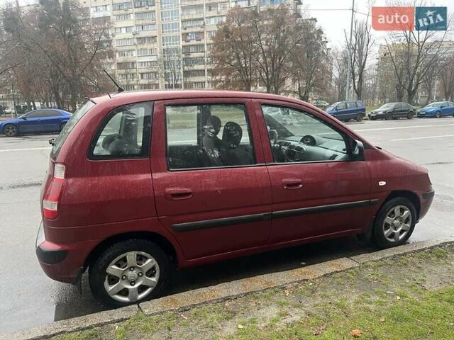 Красный Хендай Матрикс, объемом двигателя 1.6 л и пробегом 500 тыс. км за 4600 $, фото 6 на Automoto.ua