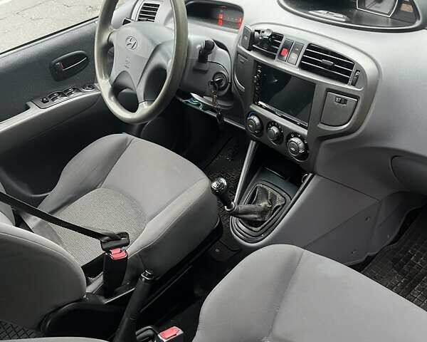 Красный Хендай Матрикс, объемом двигателя 1.6 л и пробегом 500 тыс. км за 4600 $, фото 14 на Automoto.ua