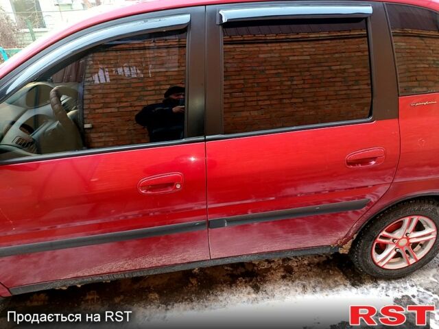 Красный Хендай Матрикс, объемом двигателя 1.6 л и пробегом 25000 тыс. км за 4150 $, фото 3 на Automoto.ua