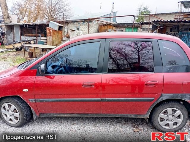 Красный Хендай Матрикс, объемом двигателя 1.6 л и пробегом 270 тыс. км за 3600 $, фото 1 на Automoto.ua