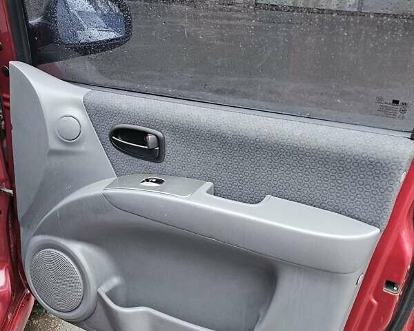 Червоний Хендай Матрікс, об'ємом двигуна 1.8 л та пробігом 200 тис. км за 2300 $, фото 19 на Automoto.ua