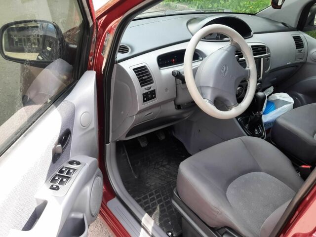 Красный Хендай Матрикс, объемом двигателя 1.6 л и пробегом 140 тыс. км за 4500 $, фото 14 на Automoto.ua