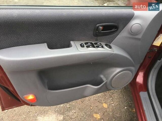 Красный Хендай Матрикс, объемом двигателя 1.8 л и пробегом 174 тыс. км за 4900 $, фото 8 на Automoto.ua
