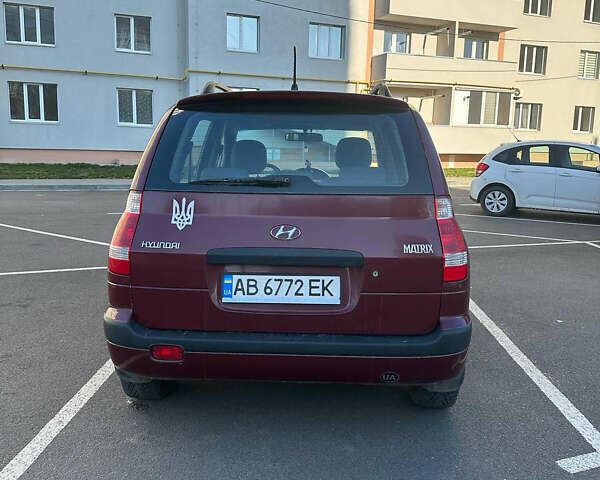 Красный Хендай Матрикс, объемом двигателя 1.6 л и пробегом 150 тыс. км за 2900 $, фото 1 на Automoto.ua