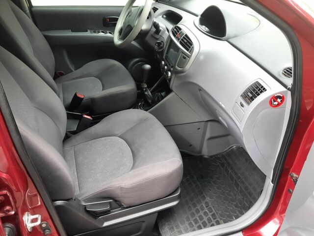 Красный Хендай Матрикс, объемом двигателя 1.6 л и пробегом 140 тыс. км за 4500 $, фото 17 на Automoto.ua