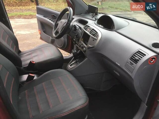 Красный Хендай Матрикс, объемом двигателя 1.8 л и пробегом 174 тыс. км за 4900 $, фото 7 на Automoto.ua