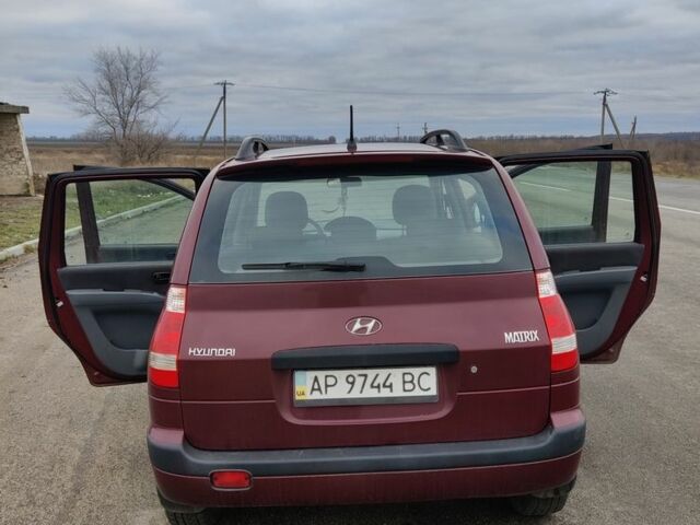 Красный Хендай Матрикс, объемом двигателя 0 л и пробегом 1000 тыс. км за 4200 $, фото 4 на Automoto.ua
