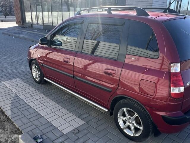 Красный Хендай Матрикс, объемом двигателя 1.6 л и пробегом 249 тыс. км за 4200 $, фото 2 на Automoto.ua