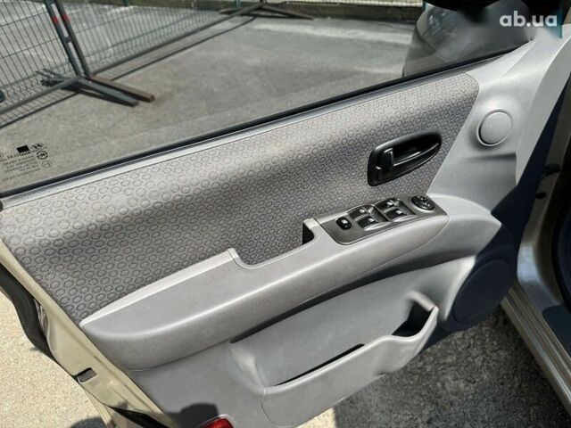 Хендай Матрікс, об'ємом двигуна 0 л та пробігом 181 тис. км за 3490 $, фото 16 на Automoto.ua