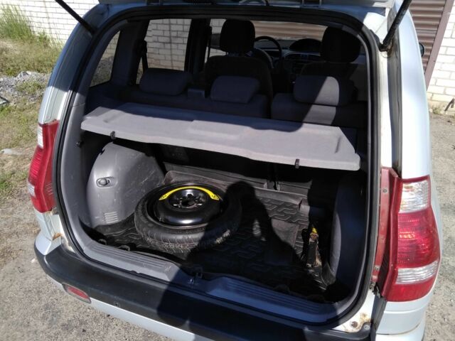 Серый Хендай Матрикс, объемом двигателя 1.6 л и пробегом 237 тыс. км за 2800 $, фото 15 на Automoto.ua