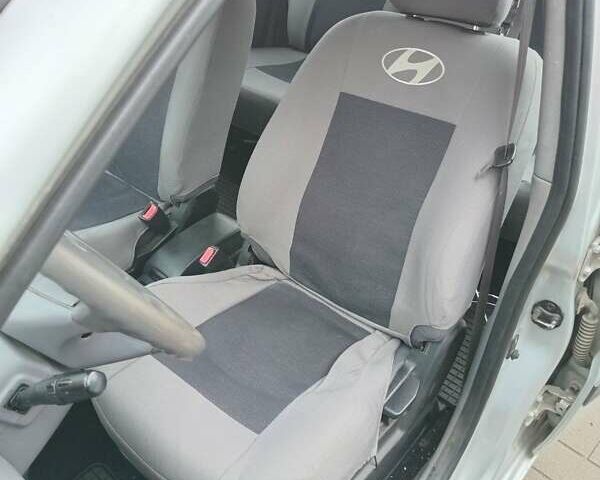 Сірий Хендай Матрікс, об'ємом двигуна 1.6 л та пробігом 109 тис. км за 4300 $, фото 1 на Automoto.ua