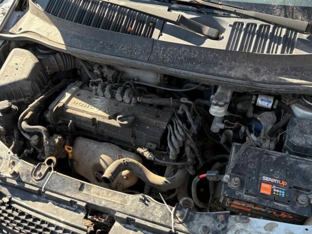 Серый Хендай Матрикс, объемом двигателя 1.6 л и пробегом 250 тыс. км за 1000 $, фото 4 на Automoto.ua